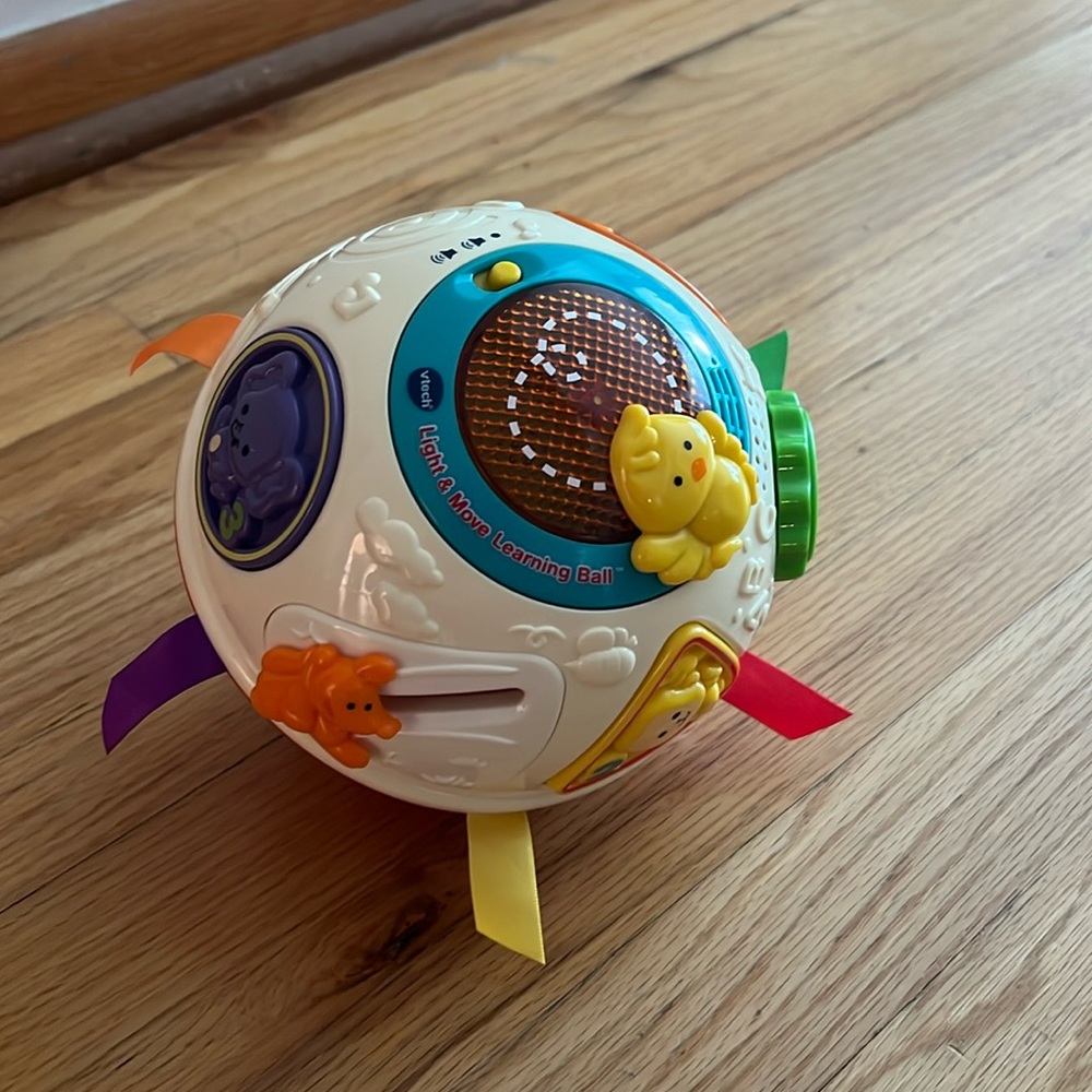 VTech light and move learning ball